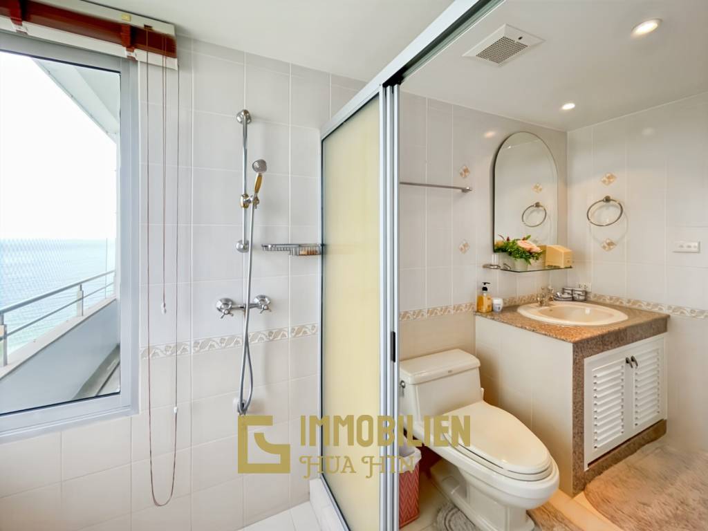 Moderne und luxuriöse Eigentumswohnung mit Meerblick im Baan Haad Hua Hin