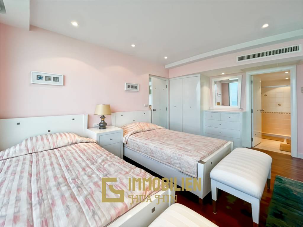 Moderne und luxuriöse Eigentumswohnung mit Meerblick im Baan Haad Hua Hin