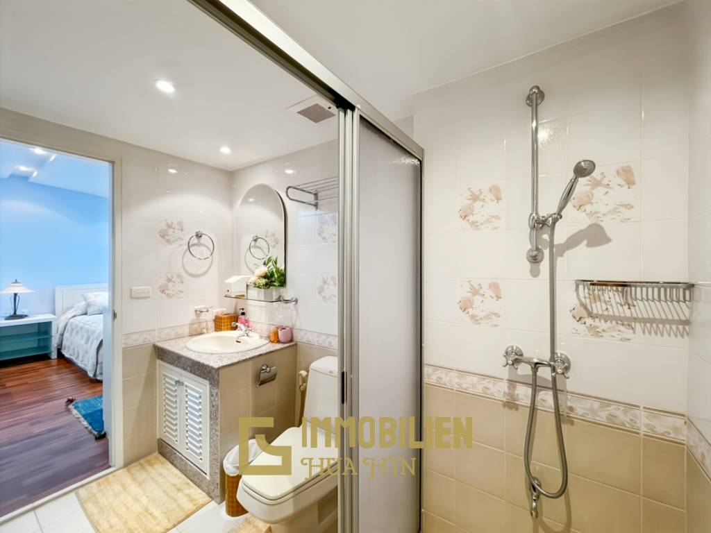 Moderne und luxuriöse Eigentumswohnung mit Meerblick im Baan Haad Hua Hin