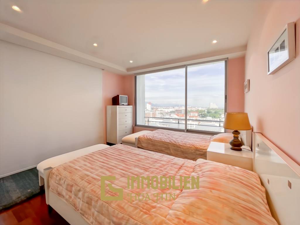 Moderne und luxuriöse Eigentumswohnung mit Meerblick im Baan Haad Hua Hin