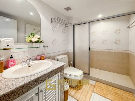 Moderne und luxuriöse Eigentumswohnung mit Meerblick im Baan Haad Hua Hin