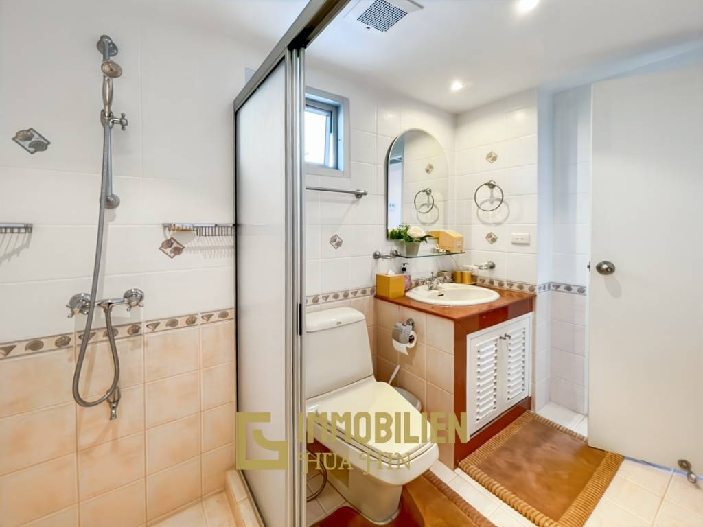 Moderne und luxuriöse Eigentumswohnung mit Meerblick im Baan Haad Hua Hin