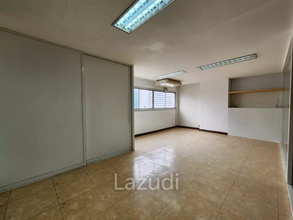 Office For Rent  80 SQ.M ITF Silom Palace