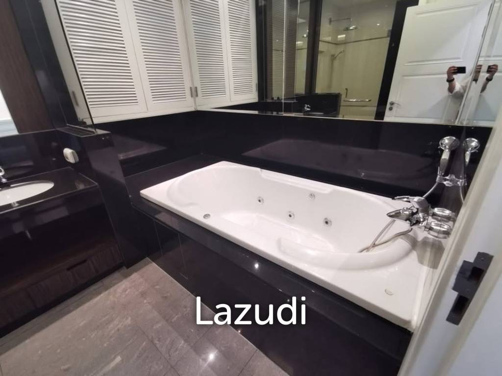 Luxurious 5 Bedroom Condo at Royal Residence Park