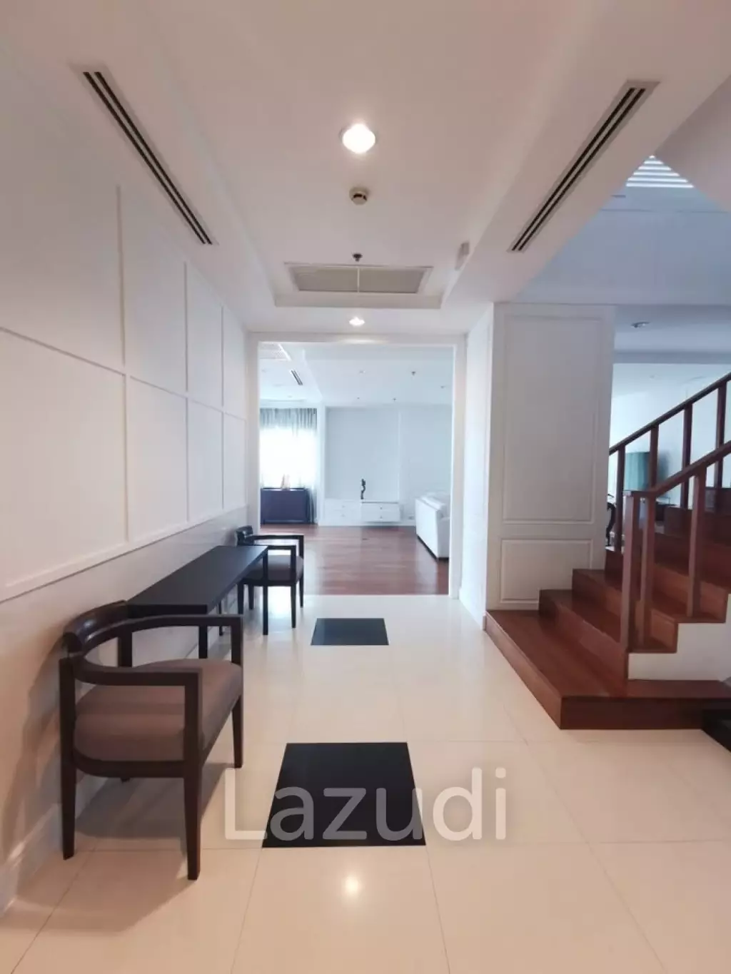 Luxurious 5 Bedroom Condo at Royal Residence Park