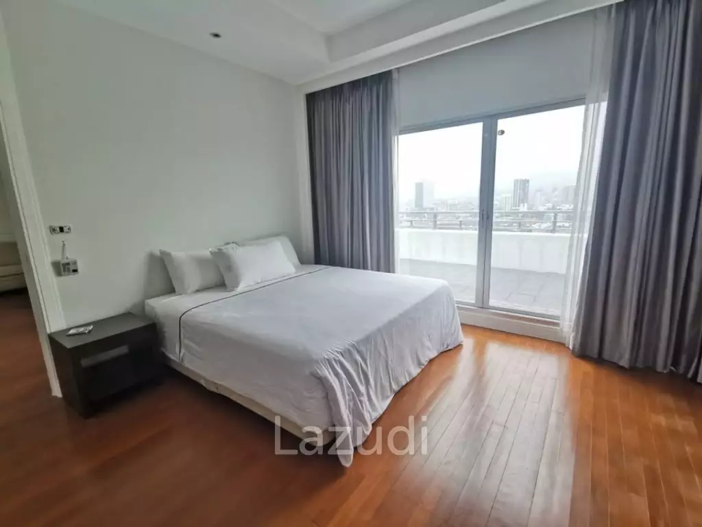 Luxurious 5 Bedroom Condo at Royal Residence Park