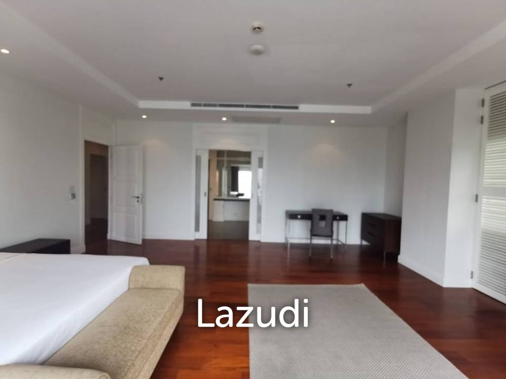 Luxurious 5 Bedroom Condo at Royal Residence Park