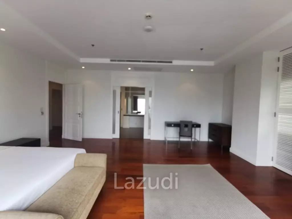 Luxurious 5 Bedroom Condo at Royal Residence Park