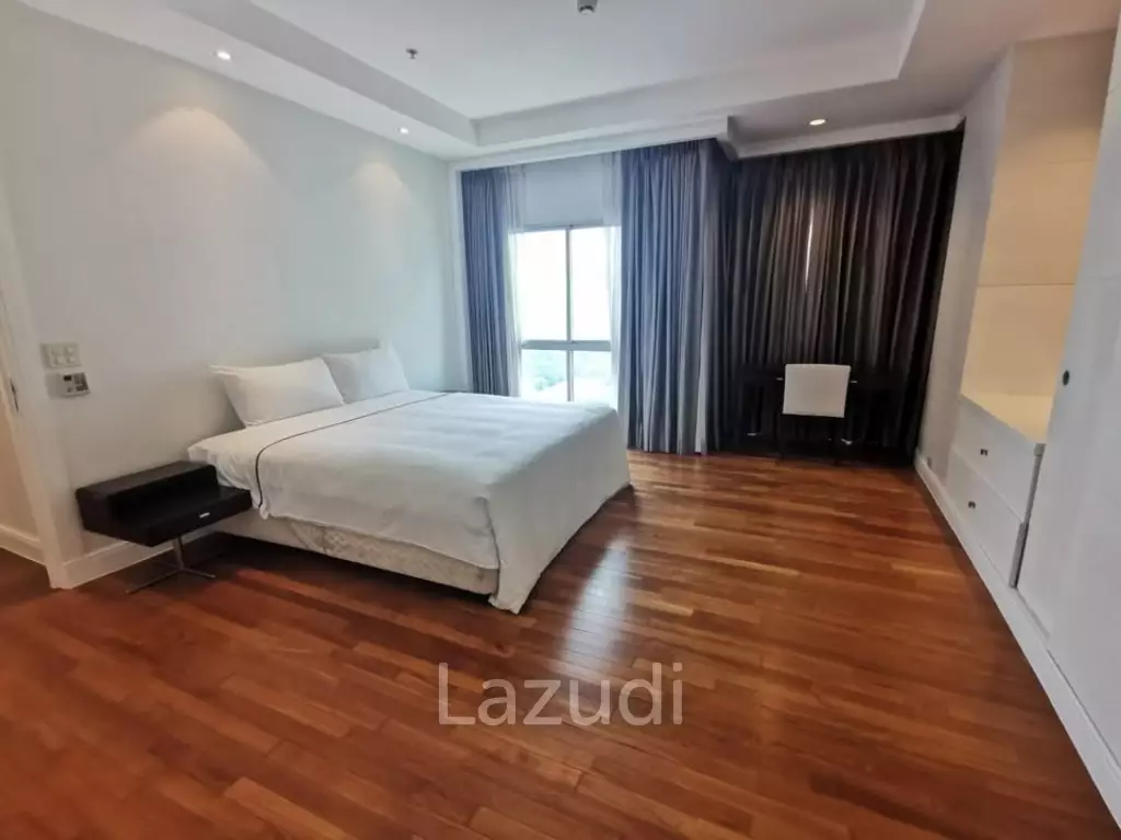Luxurious 5 Bedroom Condo at Royal Residence Park