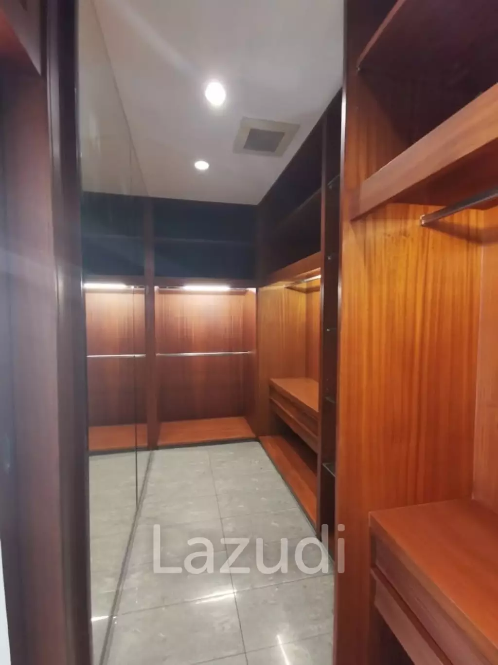 Luxurious 5 Bedroom Condo at Royal Residence Park