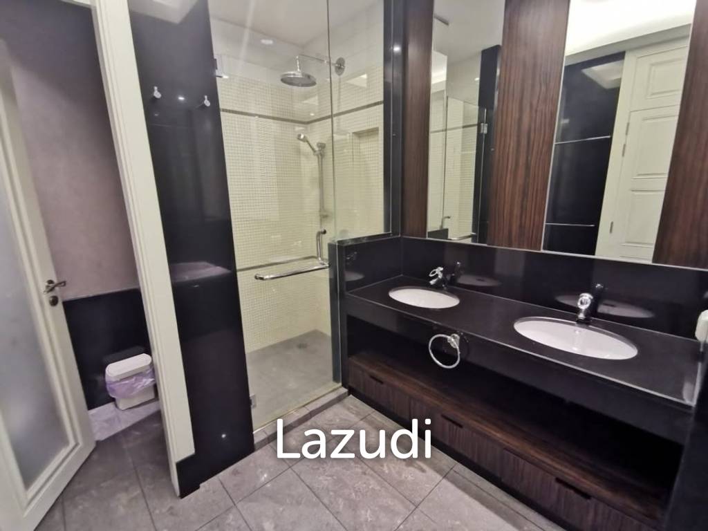 Luxurious 5 Bedroom Condo at Royal Residence Park