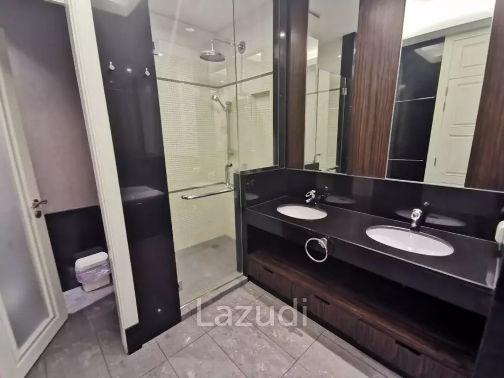 Luxurious 5 Bedroom Condo at Royal Residence Park