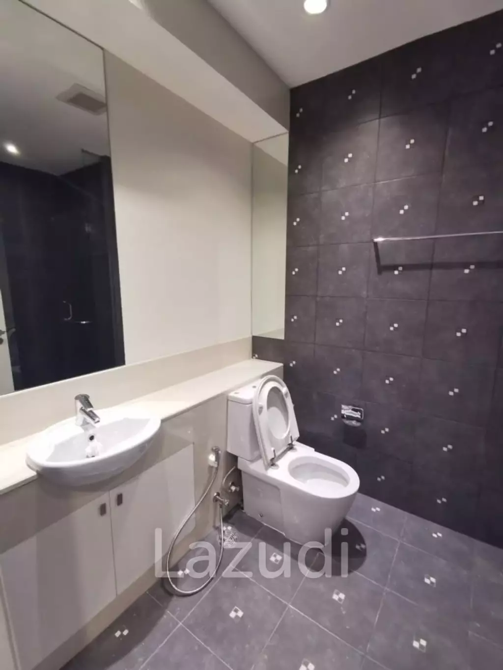 Luxurious 5 Bedroom Condo at Royal Residence Park