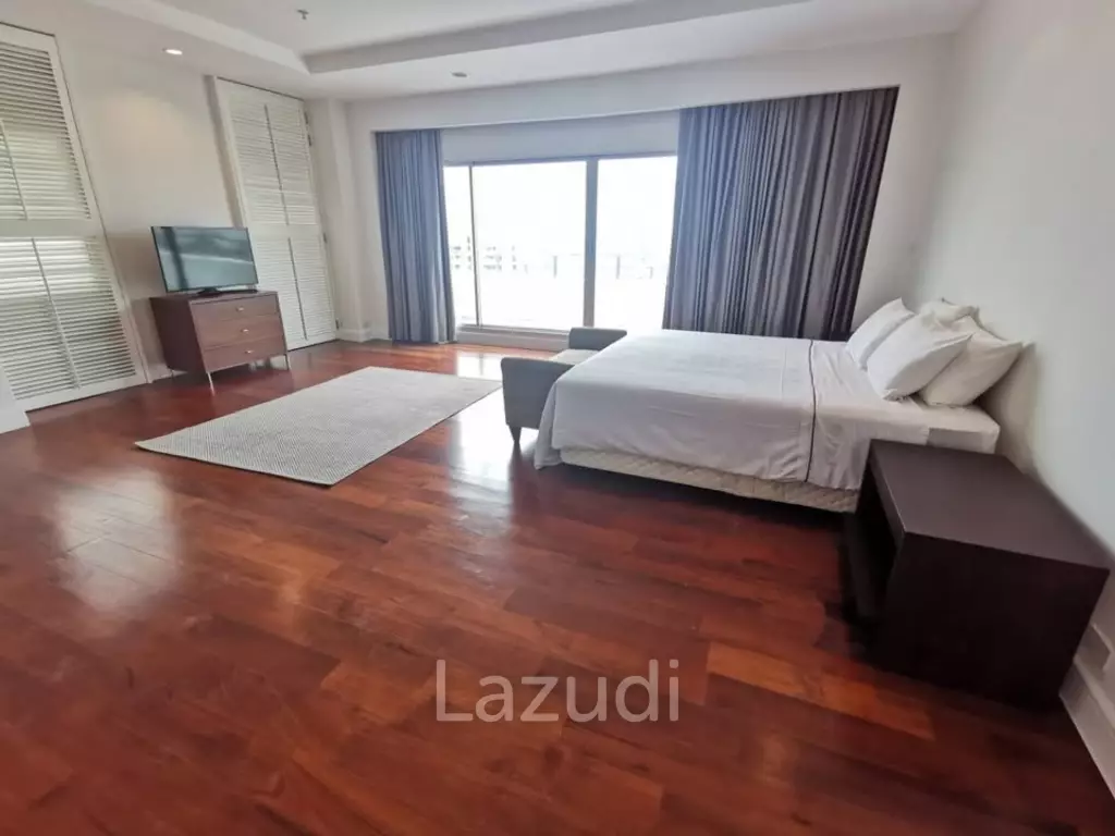 Luxurious 5 Bedroom Condo at Royal Residence Park