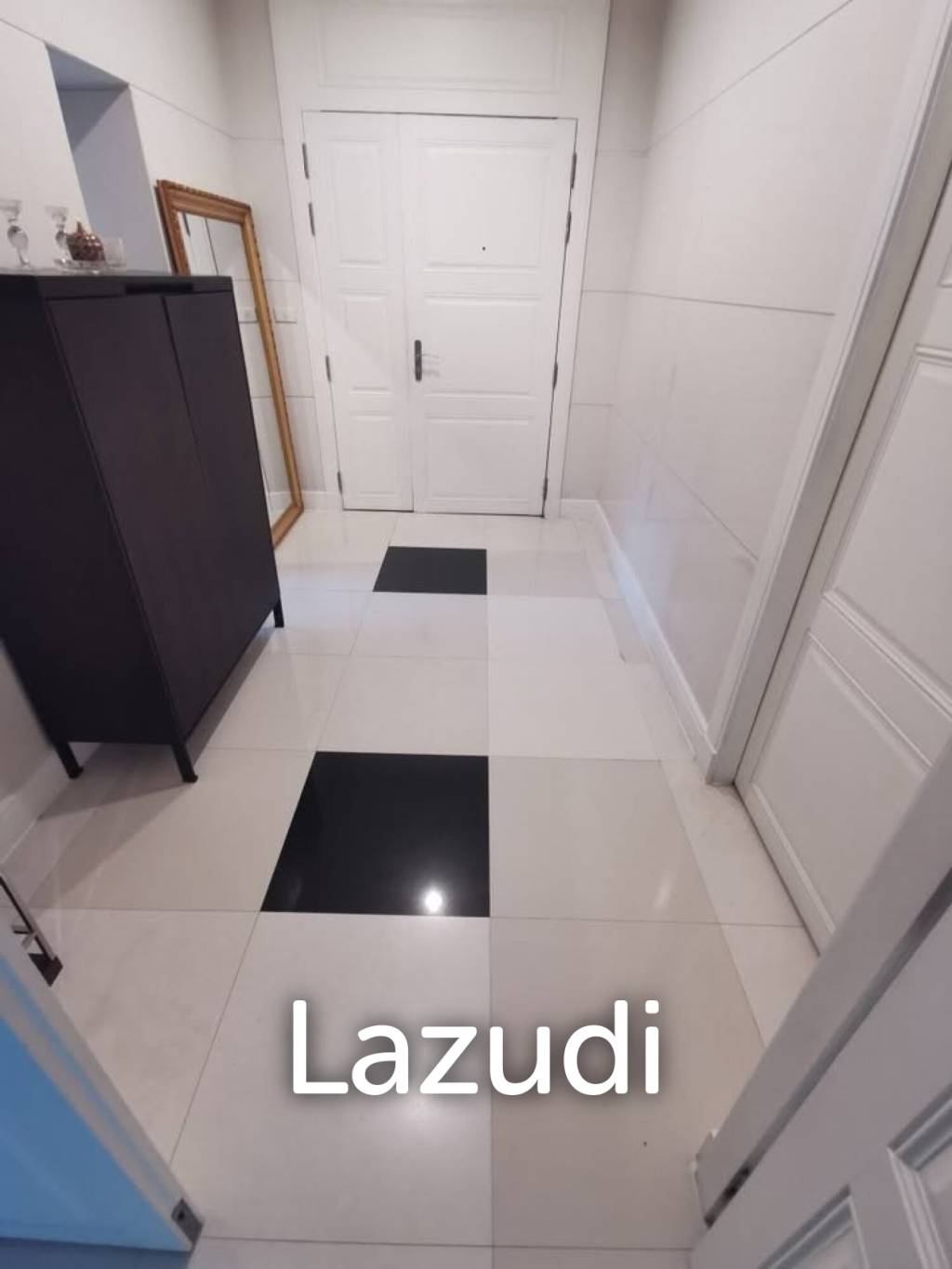 Luxurious 5 Bedroom Condo at Royal Residence Park