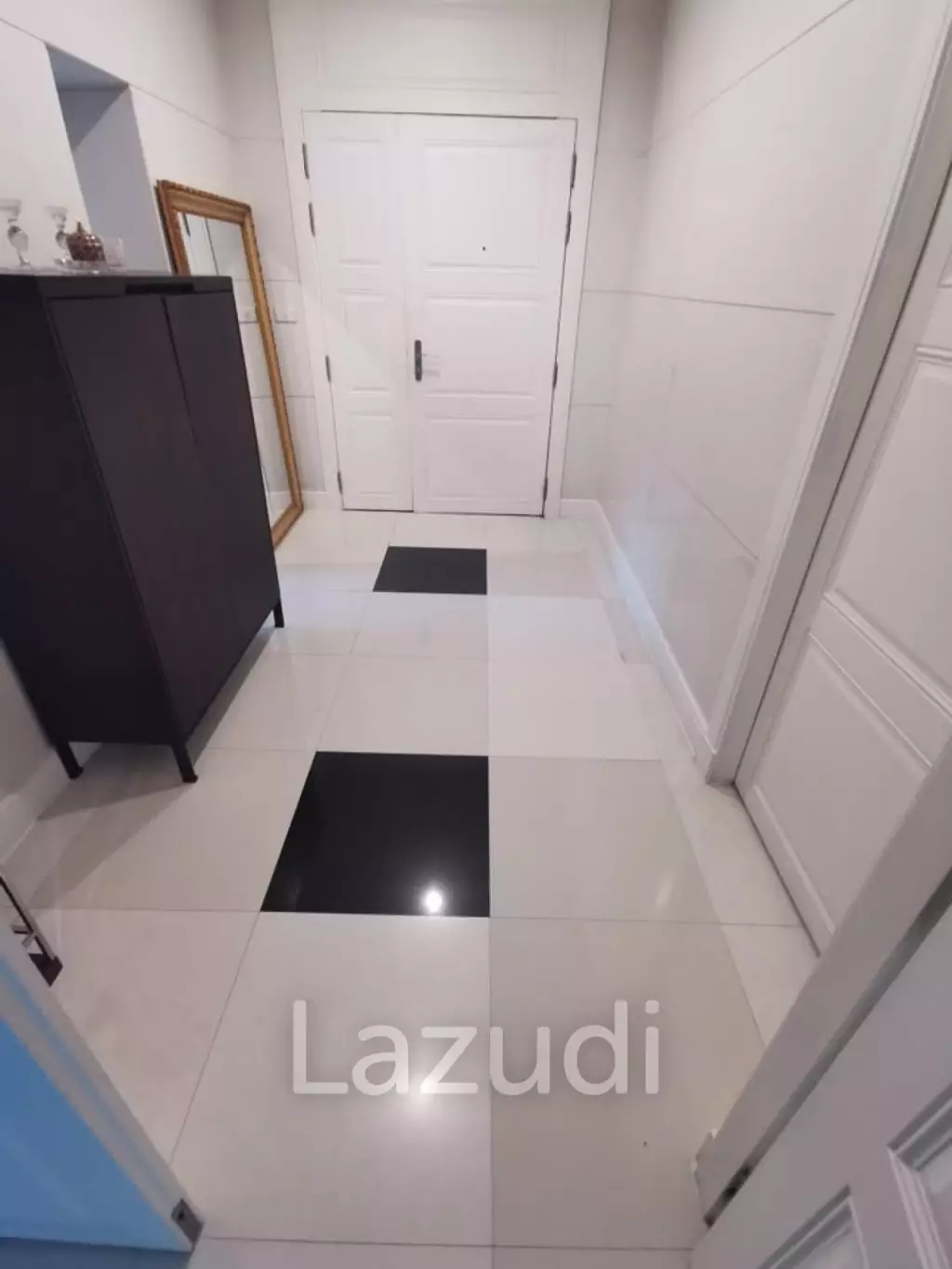 Luxurious 5 Bedroom Condo at Royal Residence Park