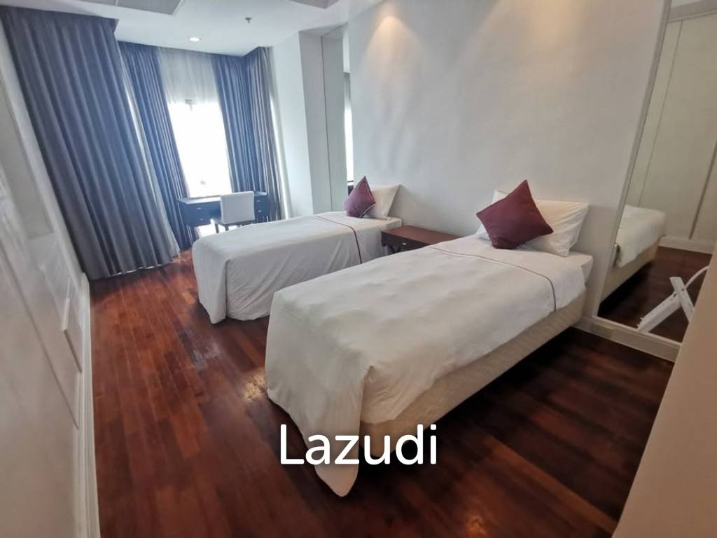 Luxurious 5 Bedroom Condo at Royal Residence Park