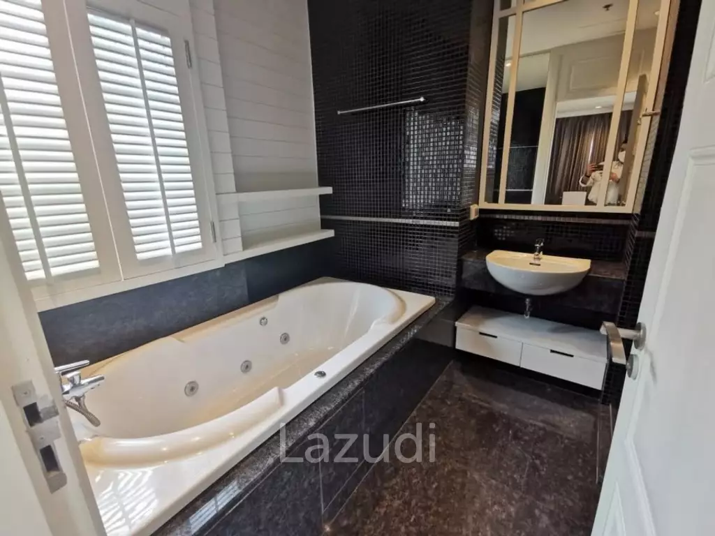 Luxurious 5 Bedroom Condo at Royal Residence Park