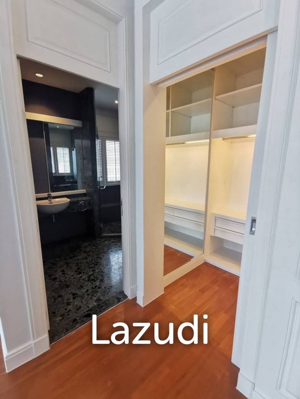 Luxurious 5 Bedroom Condo at Royal Residence Park