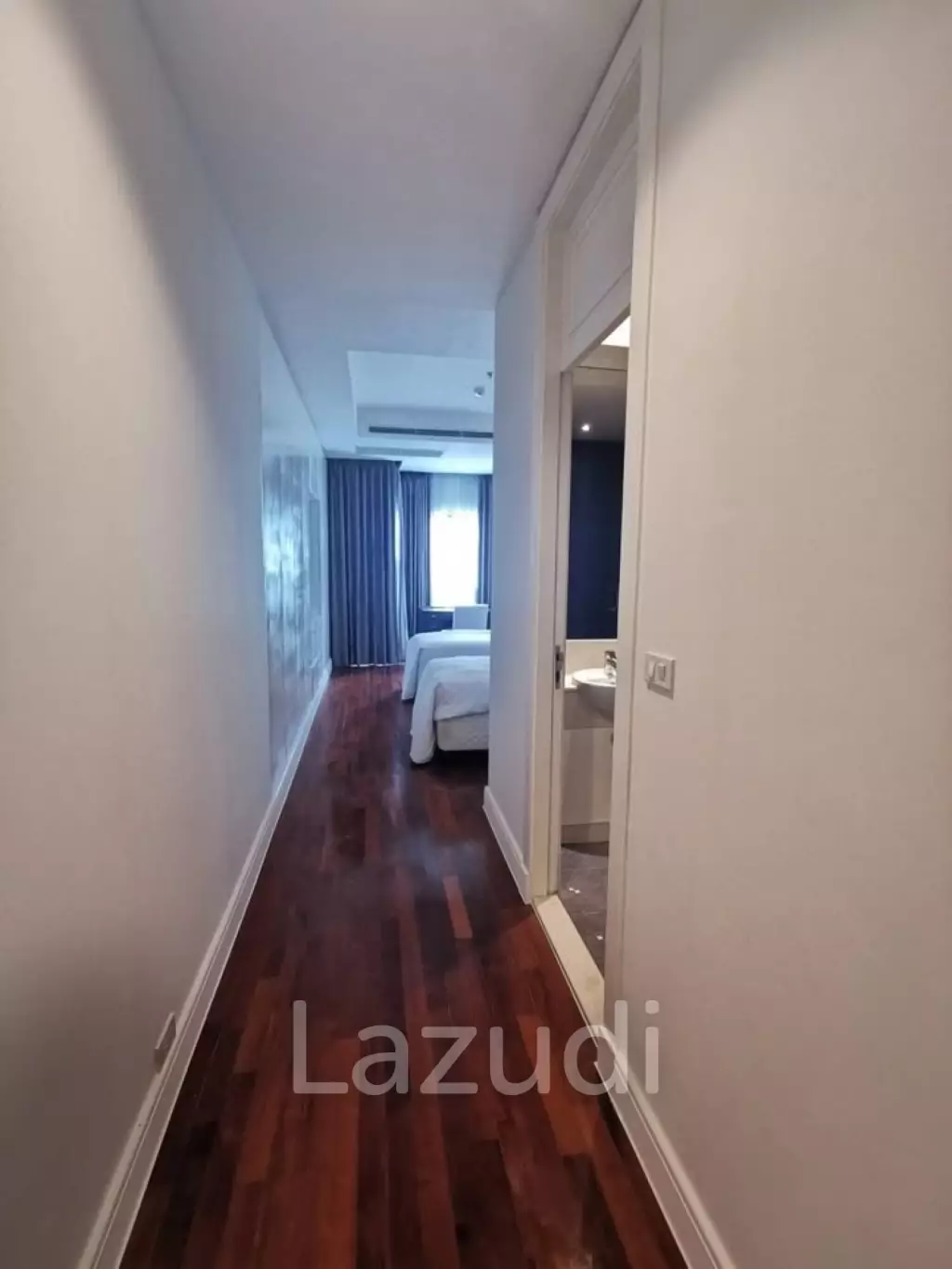 Luxurious 5 Bedroom Condo at Royal Residence Park