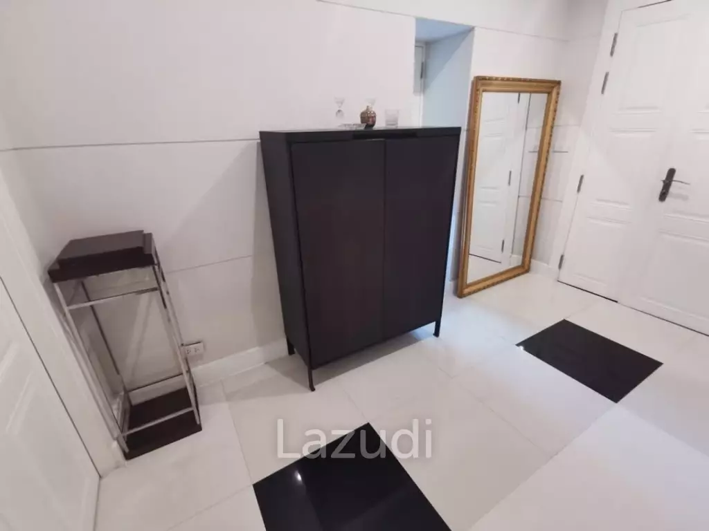 Luxurious 5 Bedroom Condo at Royal Residence Park