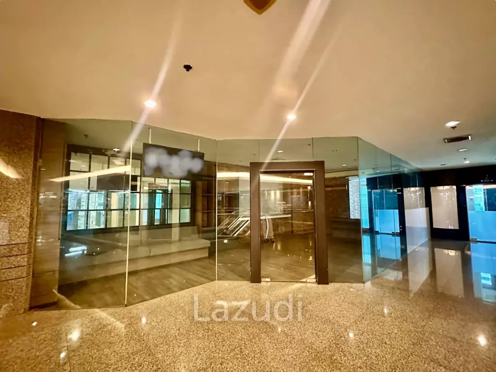 Prime Khlong Toei Retail Space with Modern Amenities