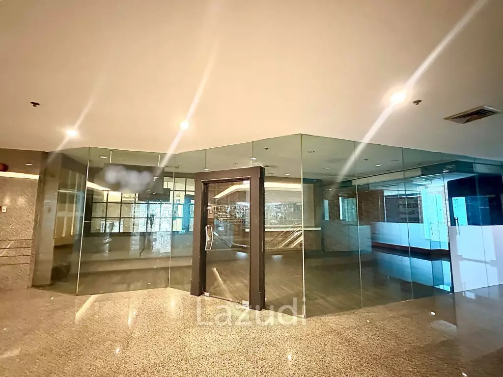 Prime Khlong Toei Retail Space with Modern Amenities