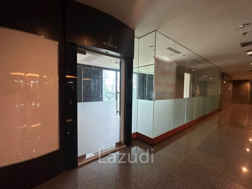 Strategic 3-Storey Retail Space in Khlong Toei Bangkok