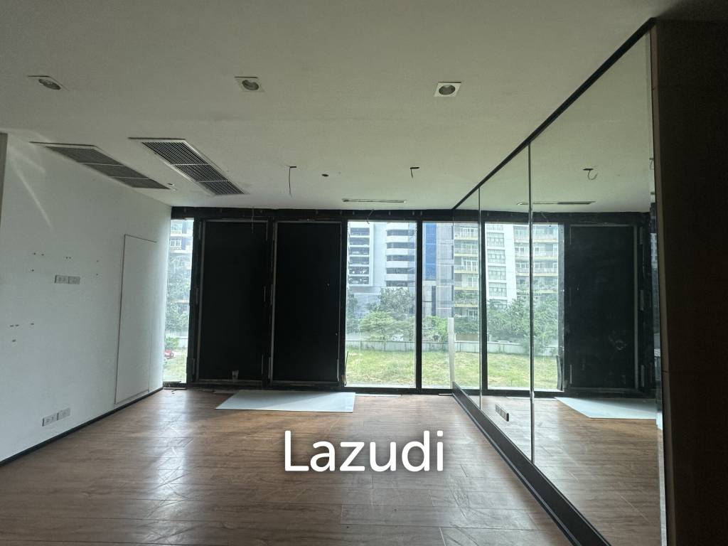 Strategic 3-Storey Retail Space in Khlong Toei Bangkok