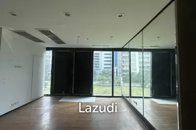 Strategic 3-Storey Retail Space in Khlong Toei Bangkok