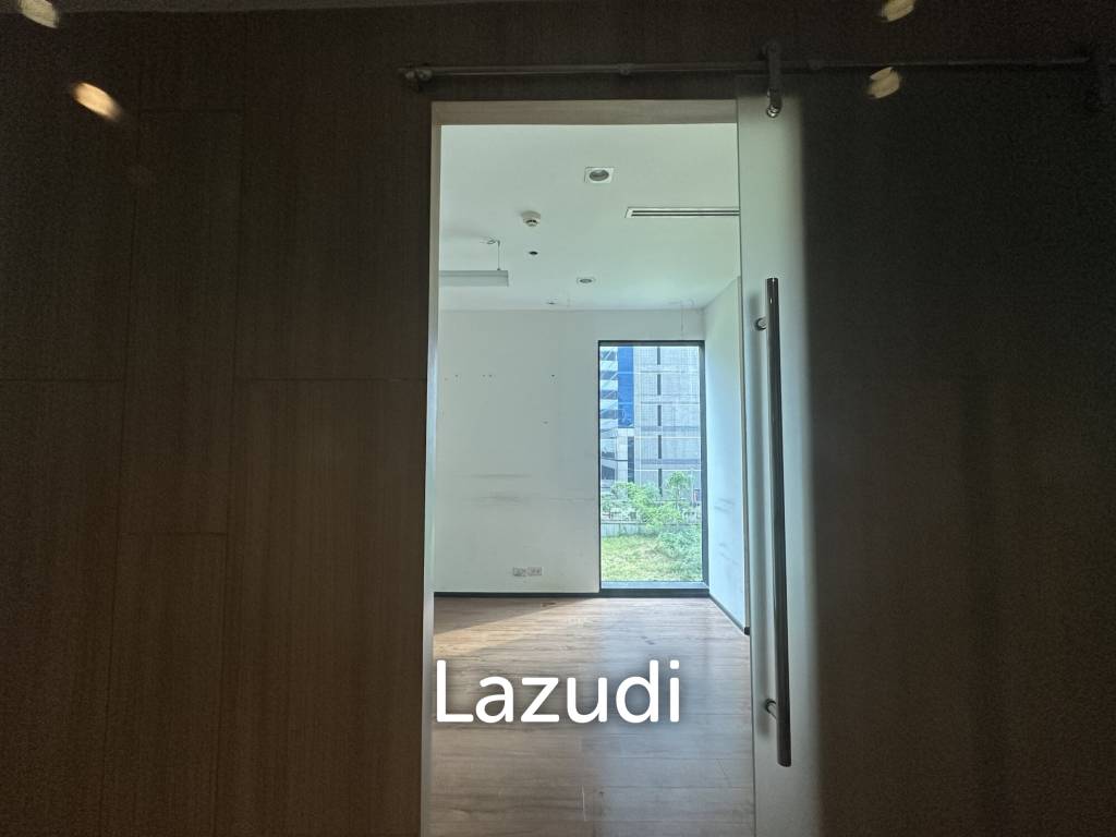 Strategic 3-Storey Retail Space in Khlong Toei Bangkok
