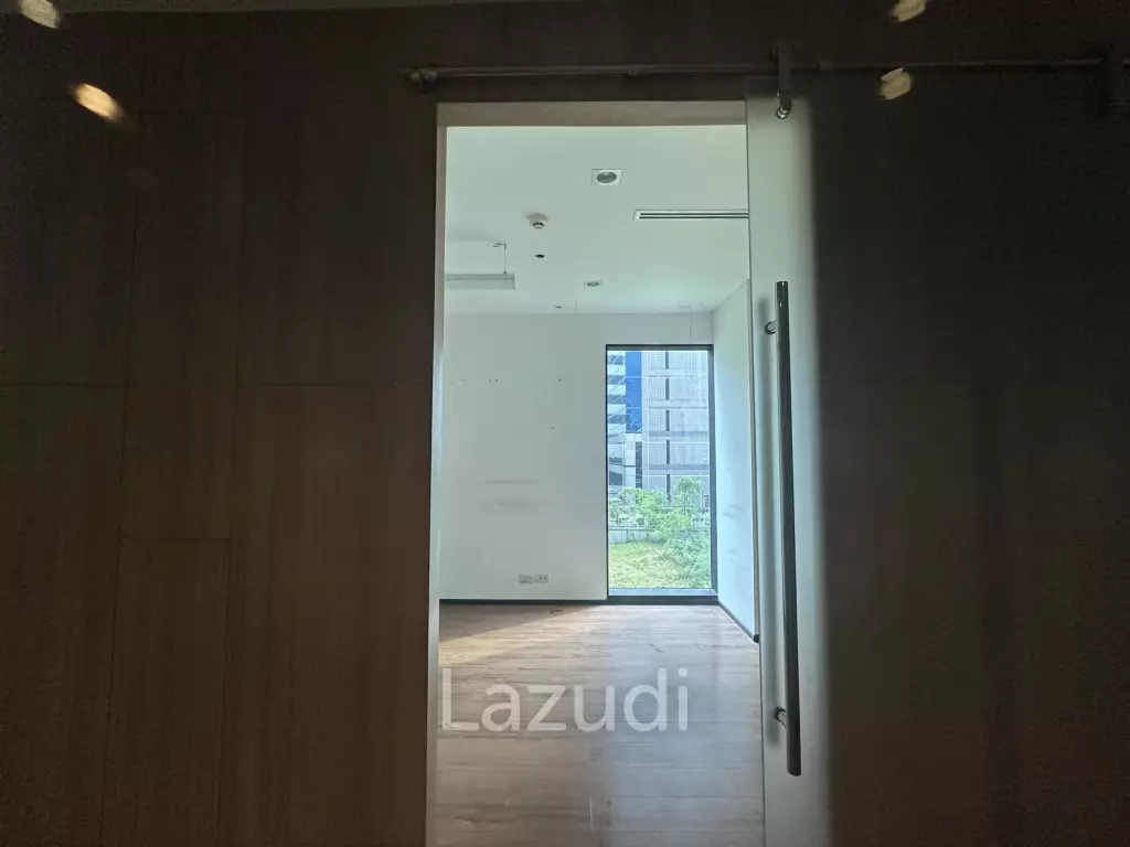 Strategic 3-Storey Retail Space in Khlong Toei Bangkok