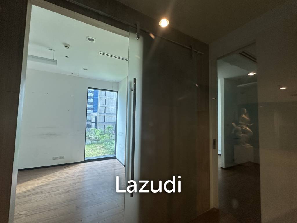 Strategic 3-Storey Retail Space in Khlong Toei Bangkok