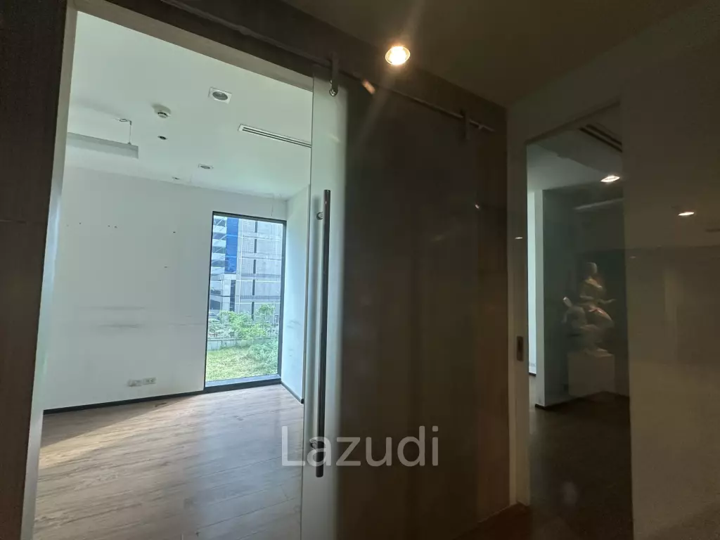 Strategic 3-Storey Retail Space in Khlong Toei Bangkok