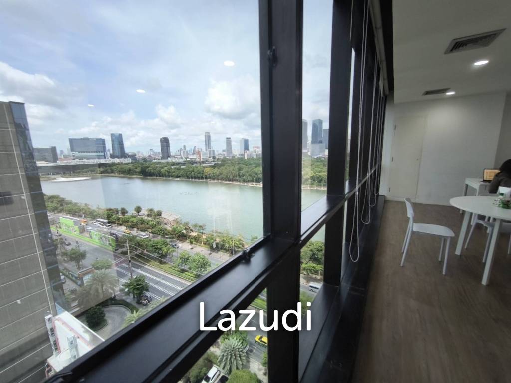 Modern Office with Panoramic Views in Khlong Toei