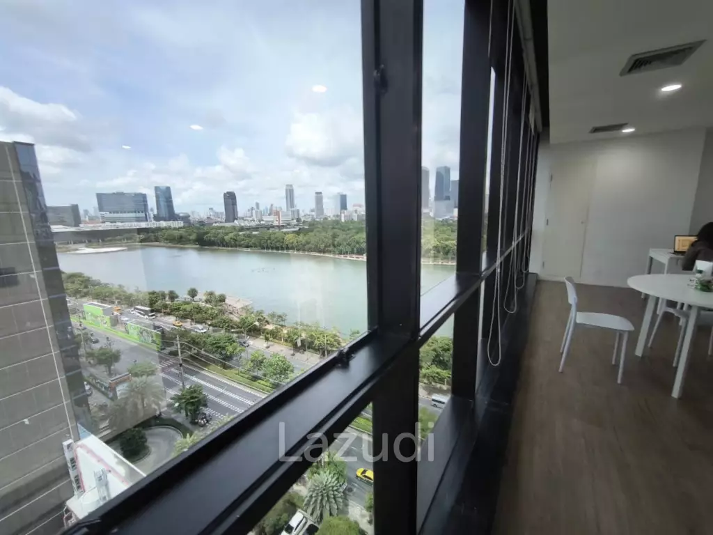 Modern Office with Panoramic Views in Khlong Toei