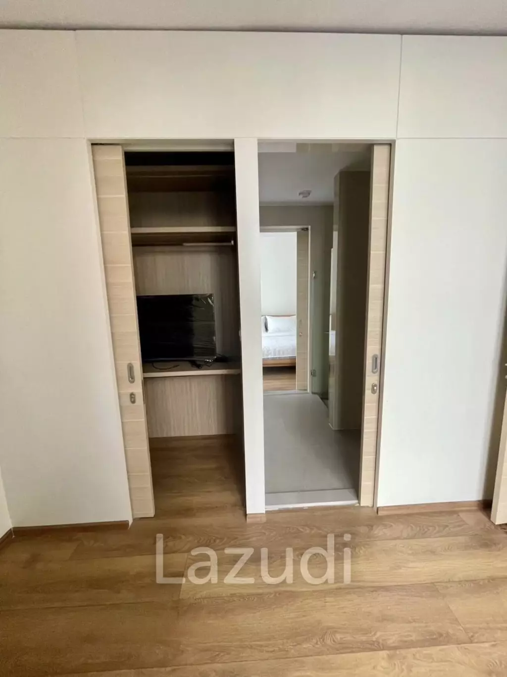 Spacious 2 Bedroom Condo in Park 24
