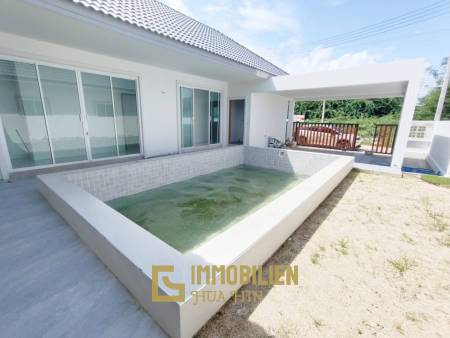 Brandneue, frei stehende Pool Villa mit 3 Schlafzimmern in der Soi 102