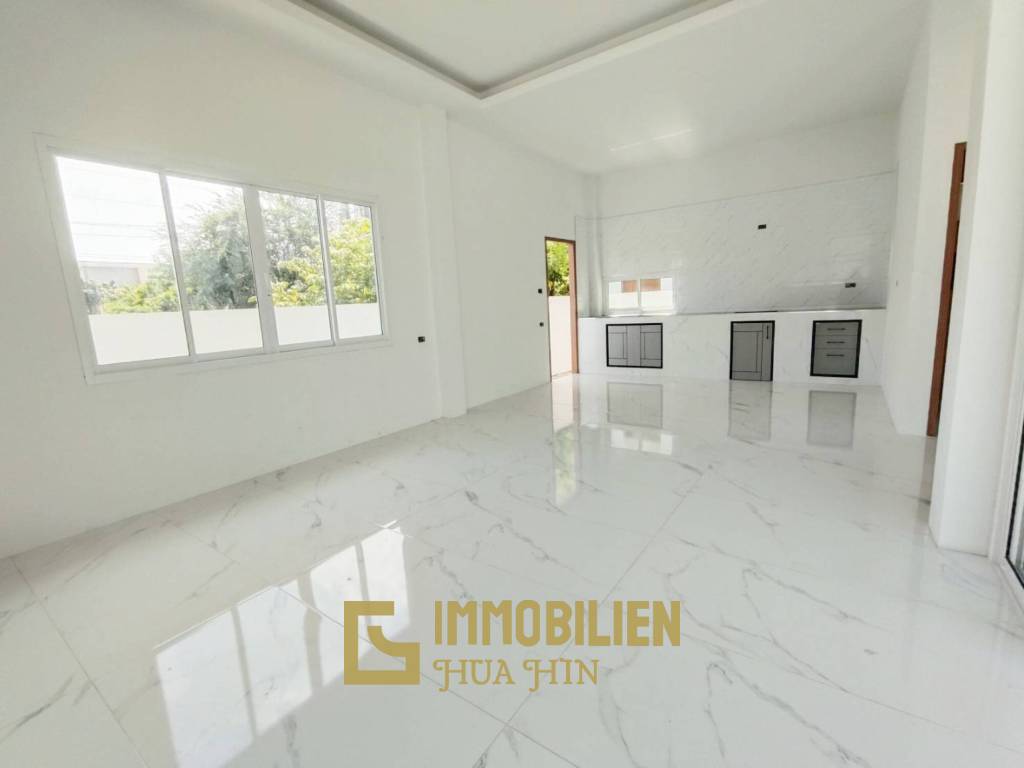 Brandneue, frei stehende Pool Villa mit 3 Schlafzimmern in der Soi 102