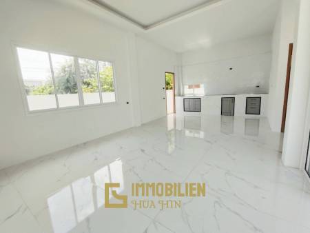 Brandneue, frei stehende Pool Villa mit 3 Schlafzimmern in der Soi 102