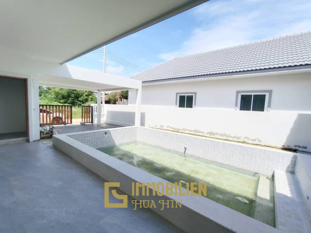 Brandneue, frei stehende Pool Villa mit 3 Schlafzimmern in der Soi 102