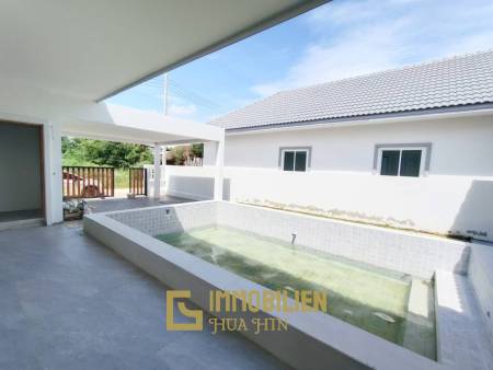 Brandneue, frei stehende Pool Villa mit 3 Schlafzimmern in der Soi 102