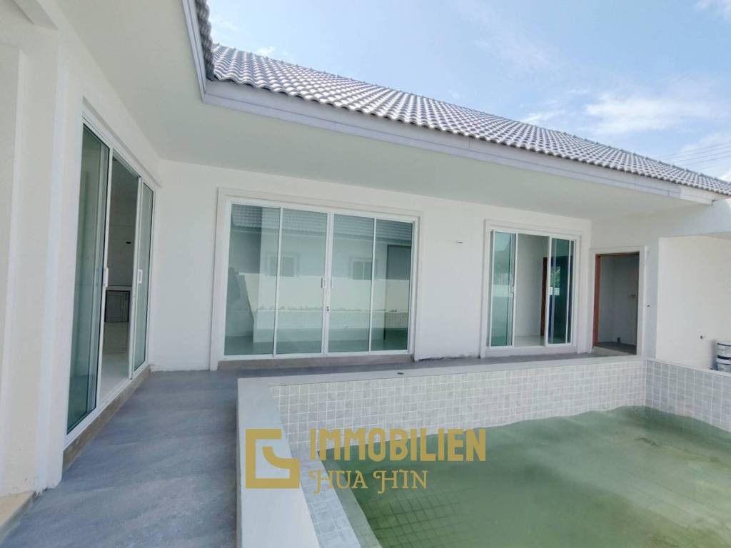 Brandneue, frei stehende Pool Villa mit 3 Schlafzimmern in der Soi 102
