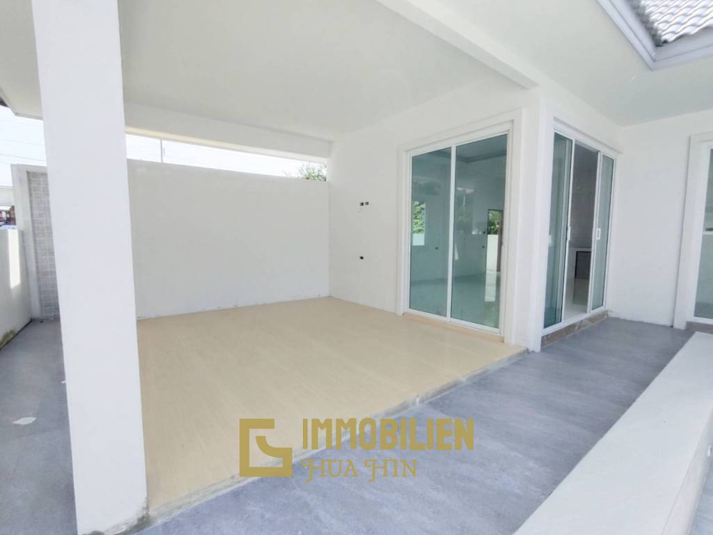 Brandneue, frei stehende Pool Villa mit 3 Schlafzimmern in der Soi 102