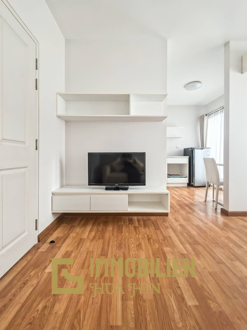 7. Stock / Parkettboden / voll möbliert