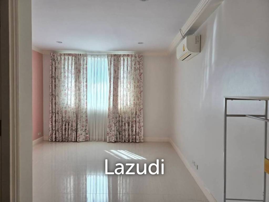 3 Bed 3 Bath 210 SQ.M Royal Castle Pattanakarn