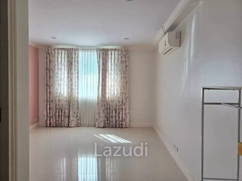 3 Bed 3 Bath 210 SQ.M Royal Castle Pattanakarn