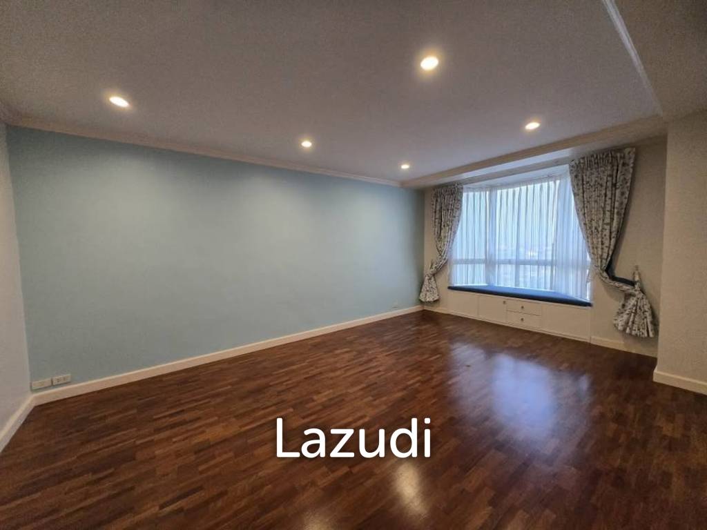 3 Bed 3 Bath 210 SQ.M Royal Castle Pattanakarn