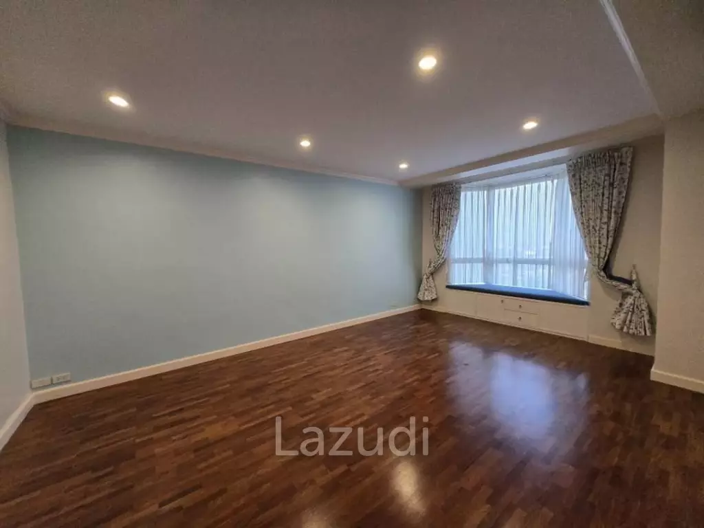 3 Bed 3 Bath 210 SQ.M Royal Castle Pattanakarn