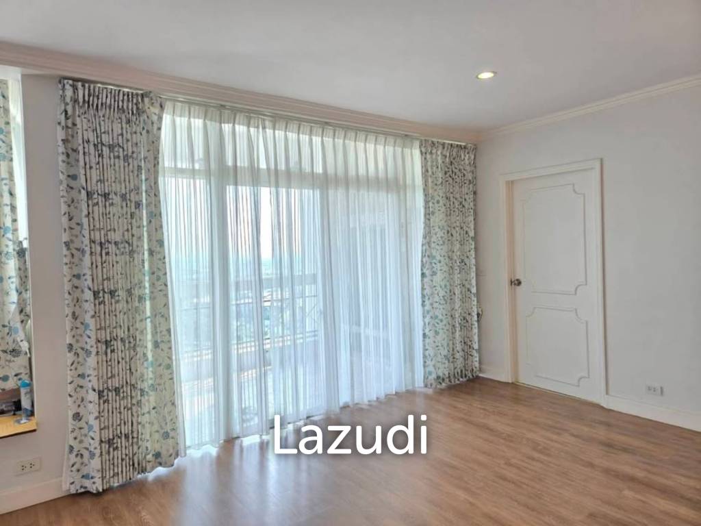 3 Bed 3 Bath 210 SQ.M Royal Castle Pattanakarn